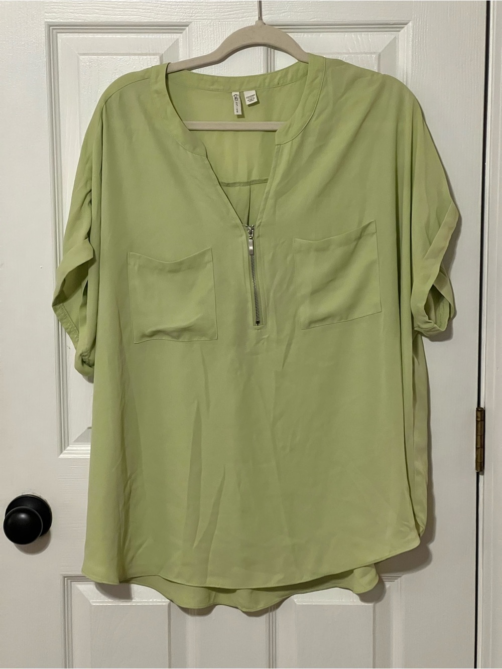 Cato 22/24W Pistachio Green Zip Neck Blouse Plus Size Roll Tab Sleeve Top